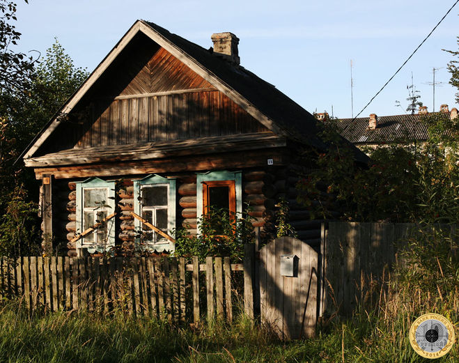 Деревянная изба в Курловке